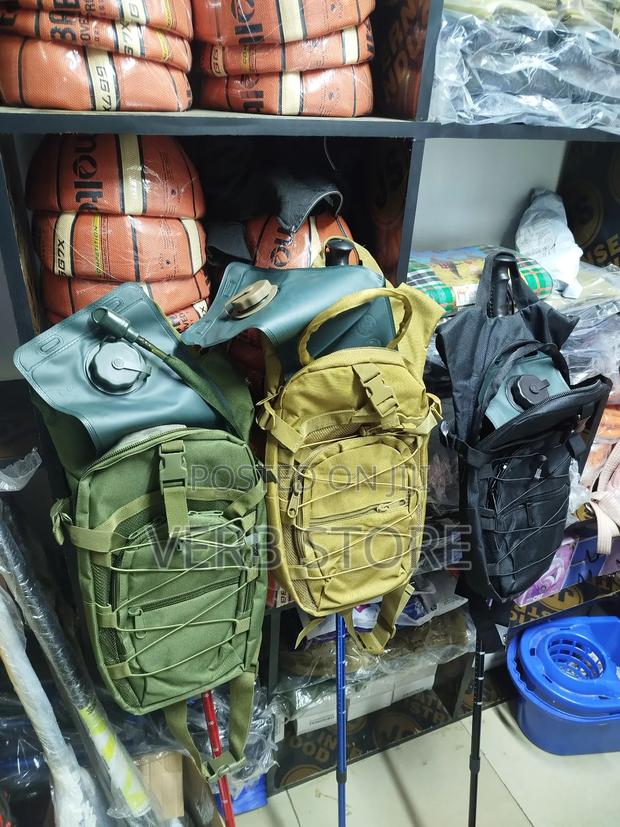 Hiking Bag With a 3l Water Bladder - thumbnail 4