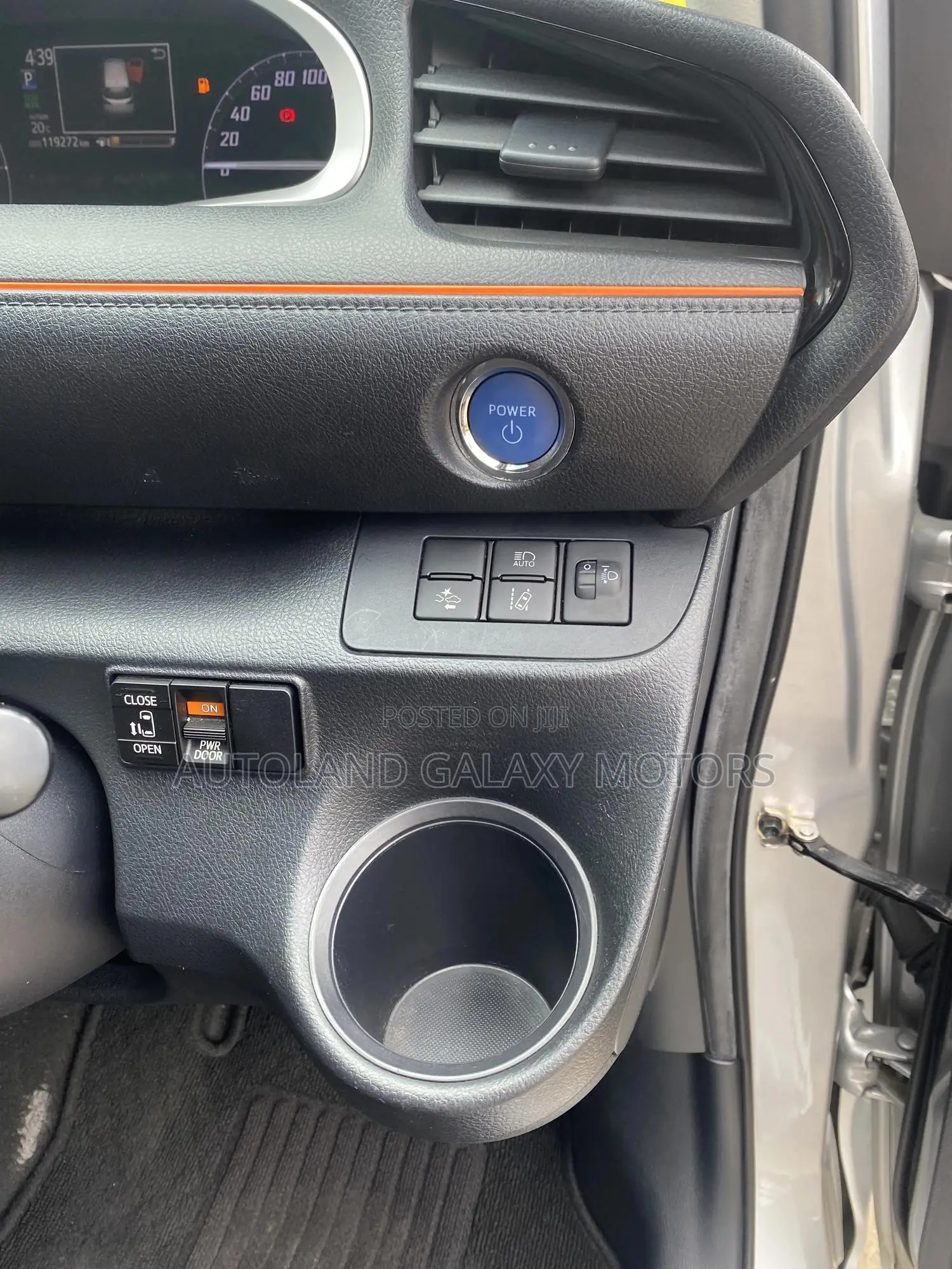 Toyota Sienta 2020 Silver