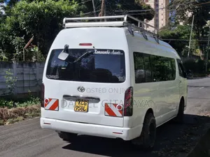 Toyota HiAce 2010 White