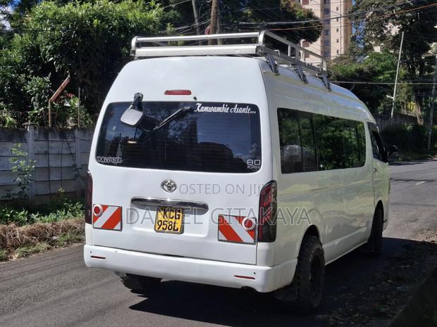 Toyota HiAce 2010 White - thumbnail 2