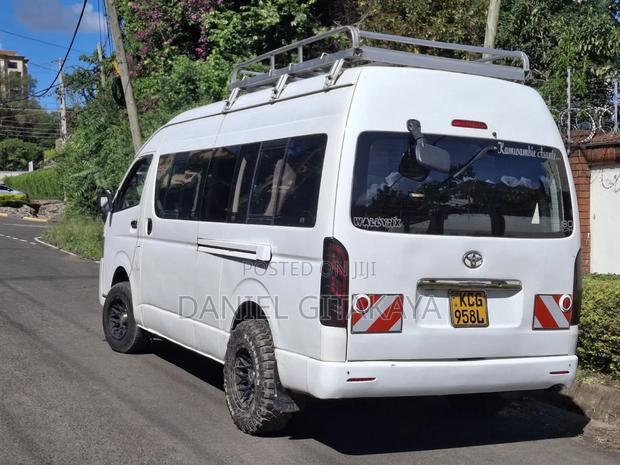 Toyota HiAce 2010 White - thumbnail 4