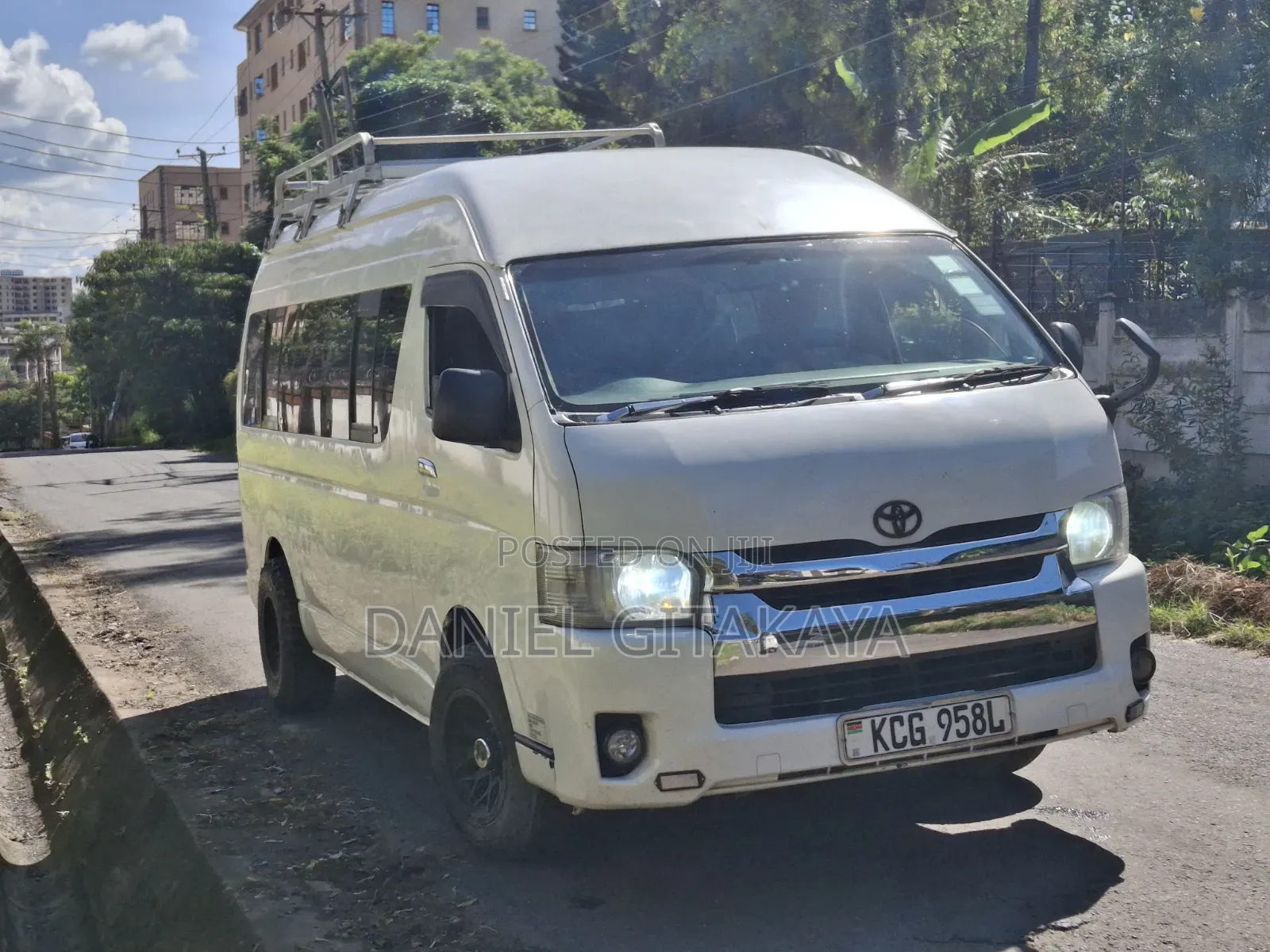 Toyota HiAce 2010 White