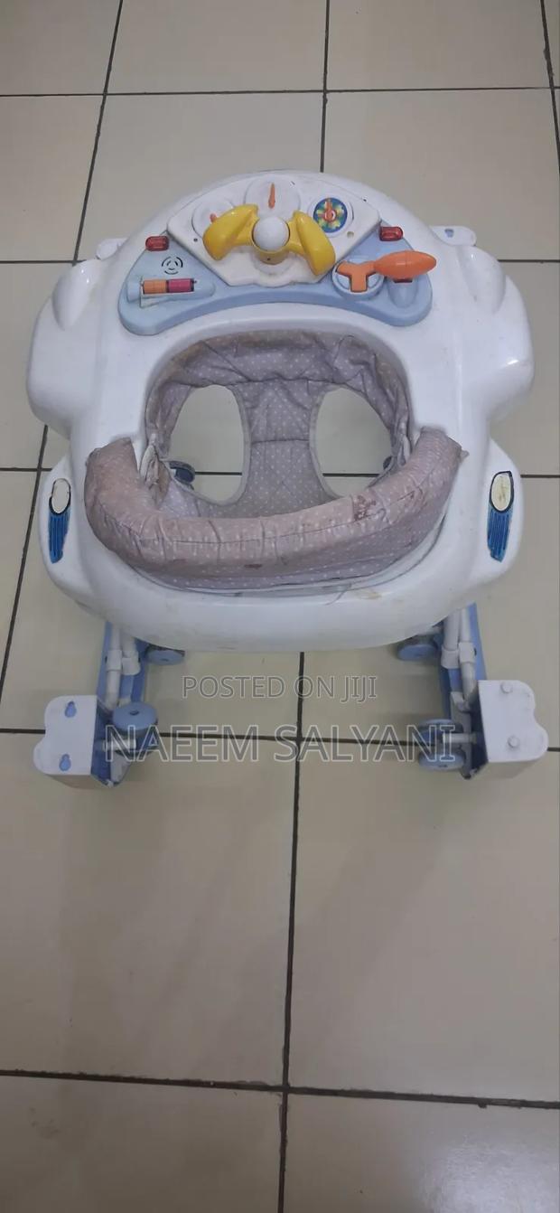 2 in 1 Baby Walker and Rocker - thumbnail 2