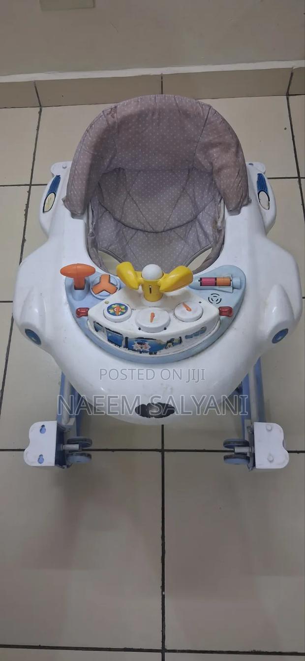 2 in 1 Baby Walker and Rocker - thumbnail 4
