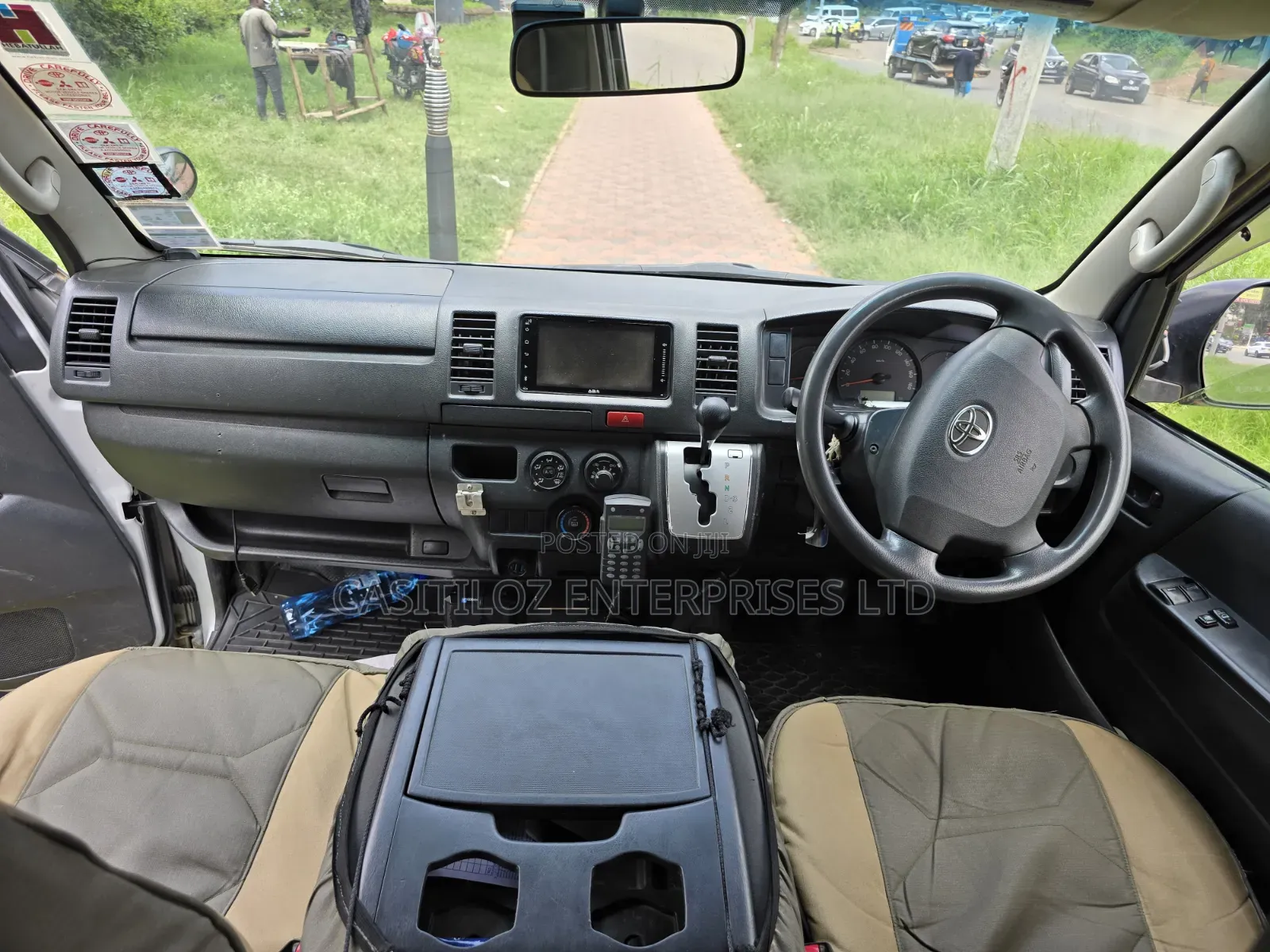 Toyota HiAce 2016 Silver