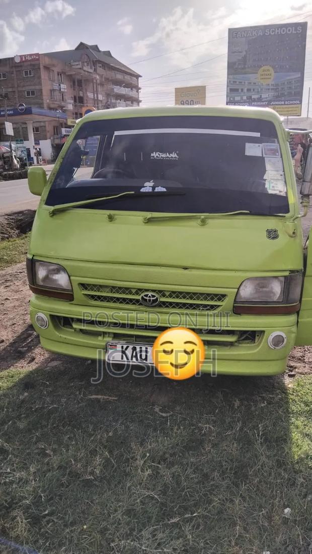 Toyota HiAce 2000 Green
