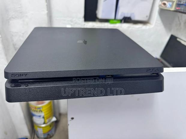  Ps4 Slim 500gb Bundle - Ready to Play! (Excellent Condition)