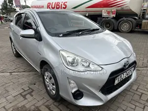 Toyota Aqua 2015 Silver