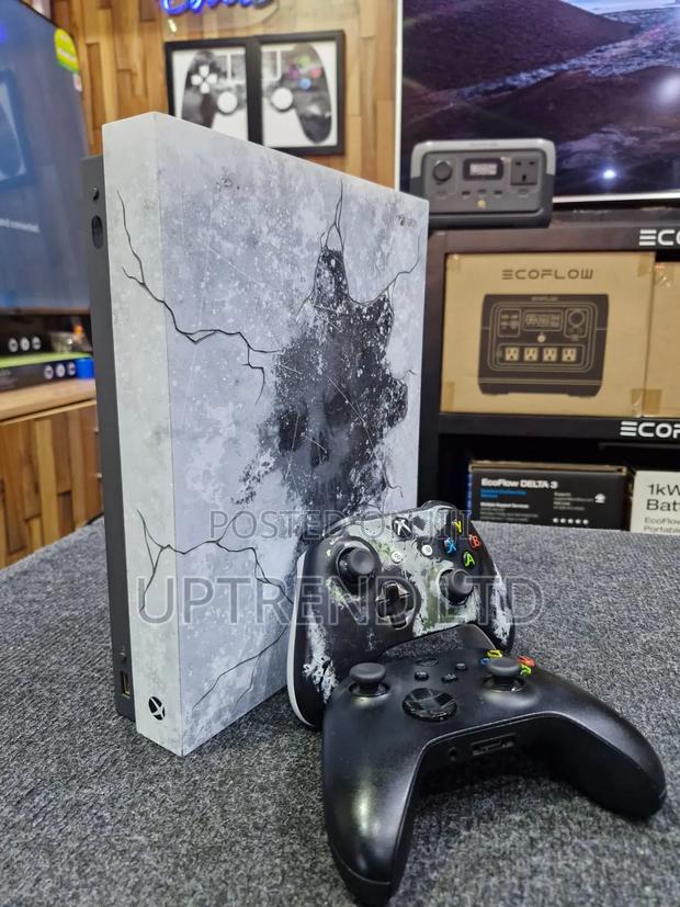 Custom Xbox One X 1tb Console - True Gaming HDR (Black) - main view