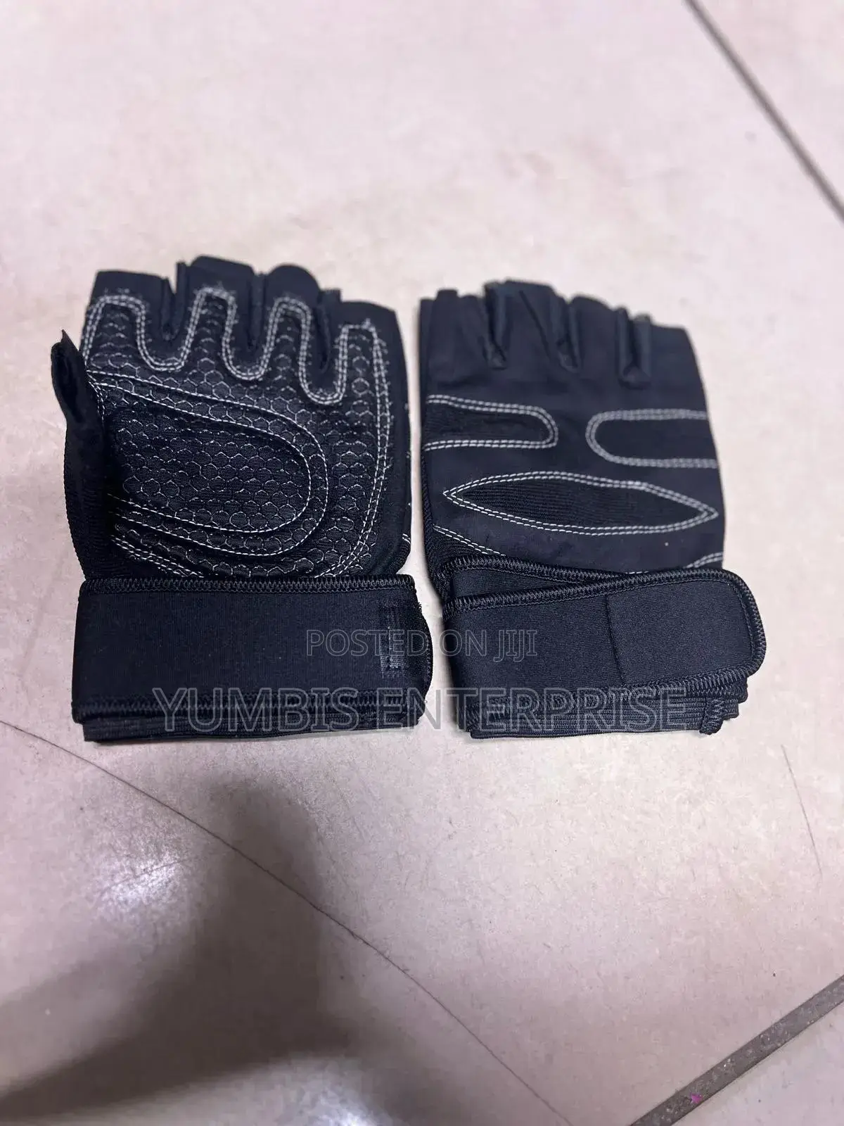 All Black Training/Gym- Gloves