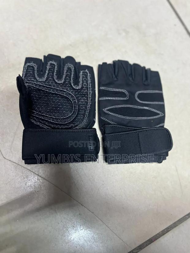 All Black Training/Gym- Gloves - thumbnail 2