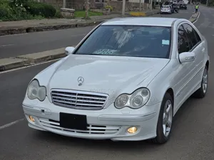 Mercedes-Benz C180 2007 White