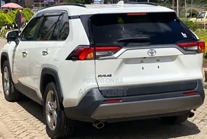 Toyota RAV4 2019 White