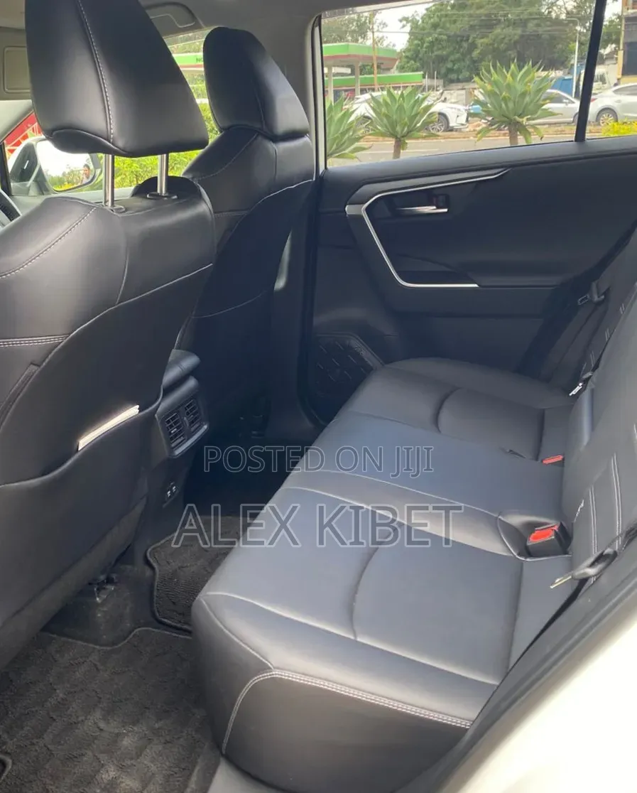 Toyota RAV4 2019 White