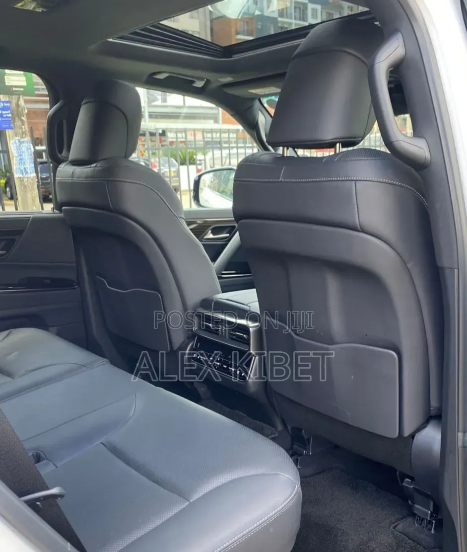 Lexus LX 600 2022 White