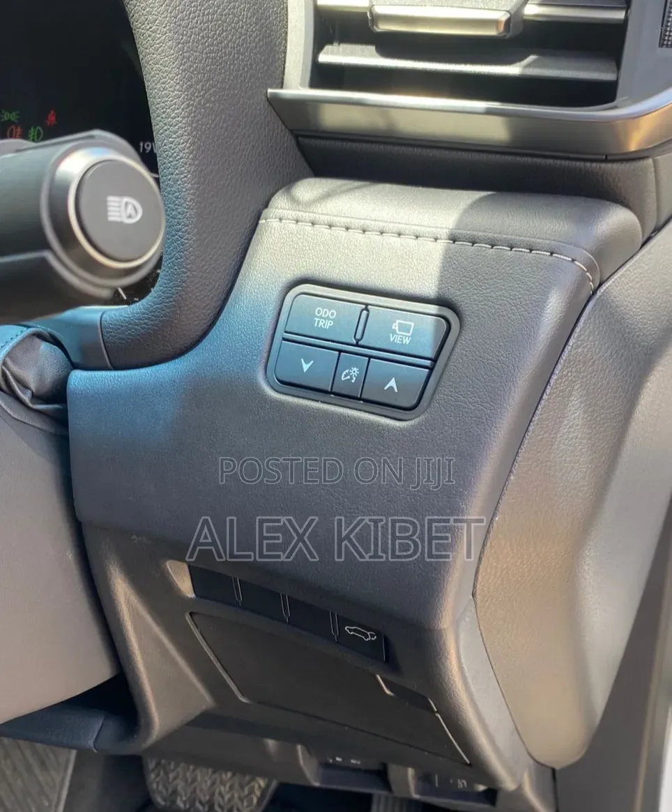 Lexus LX 600 2022 White