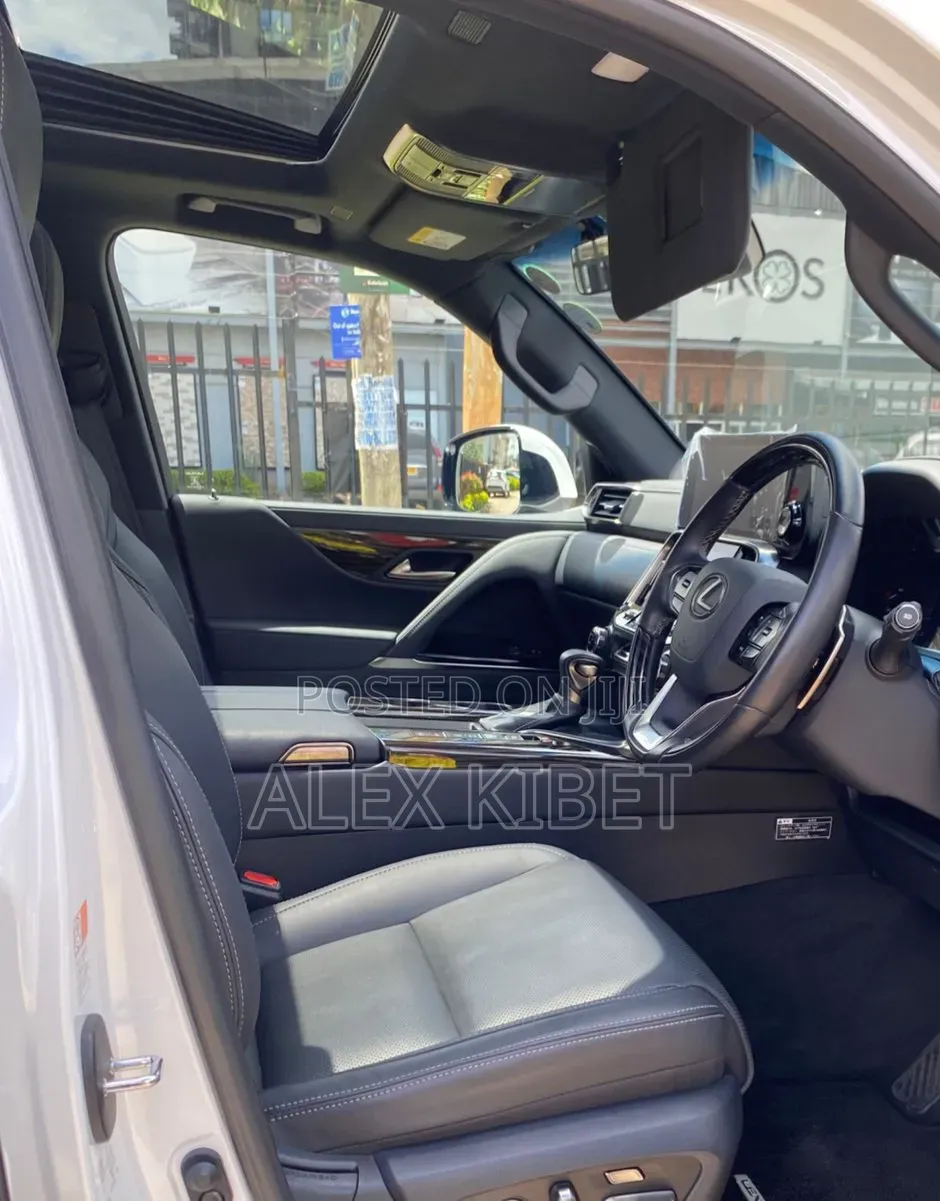 Lexus LX 600 2022 White
