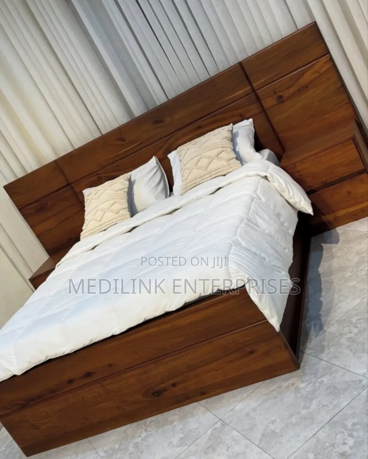 Hanko Design Wooden Walnut Bed 6*6 Mahogany