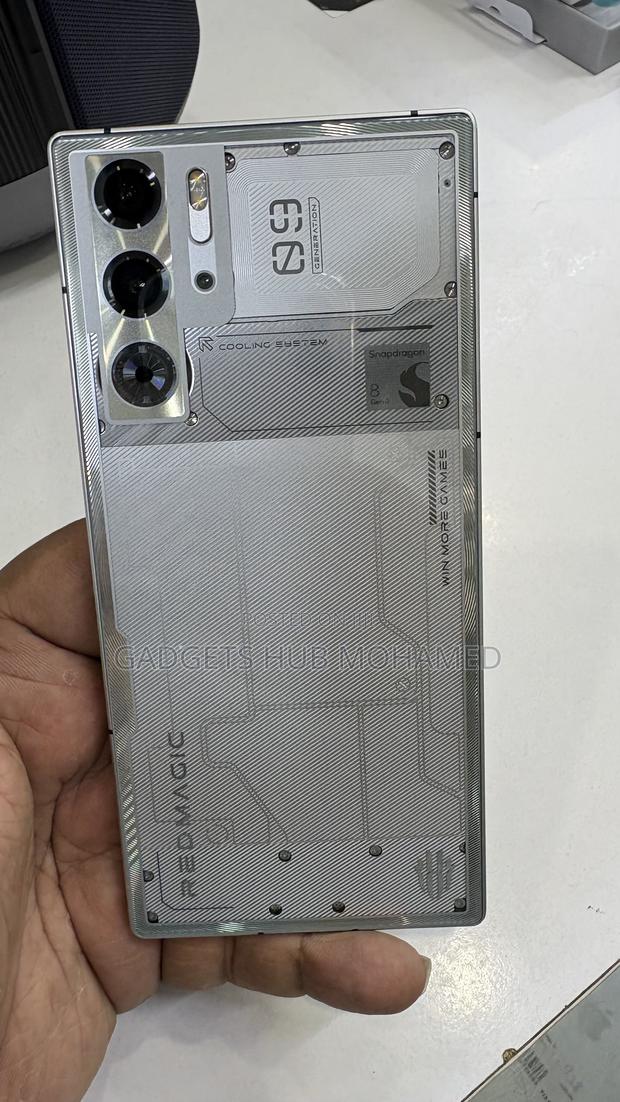 ZTE nubia RedMagic 9 Pro 512 GB Silver - main view