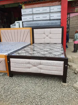 “Modern Button-Tufted Bed Frame – Elegant Bedroom Furniture”