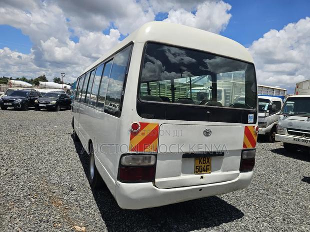 Toyota Coaster 2007 White - thumbnail 3