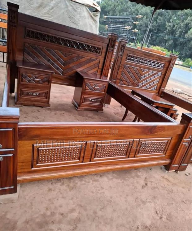 Solid Gen Vanish 6*6 Beds Mahogany King Sized Beds