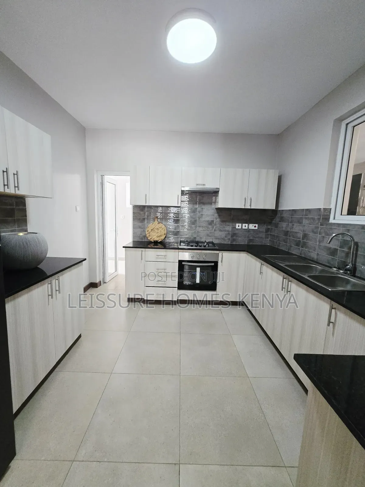 2bdrm Apartment in Gateway Mall Area for sale