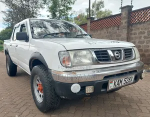 Nissan Hardbody 2000 White