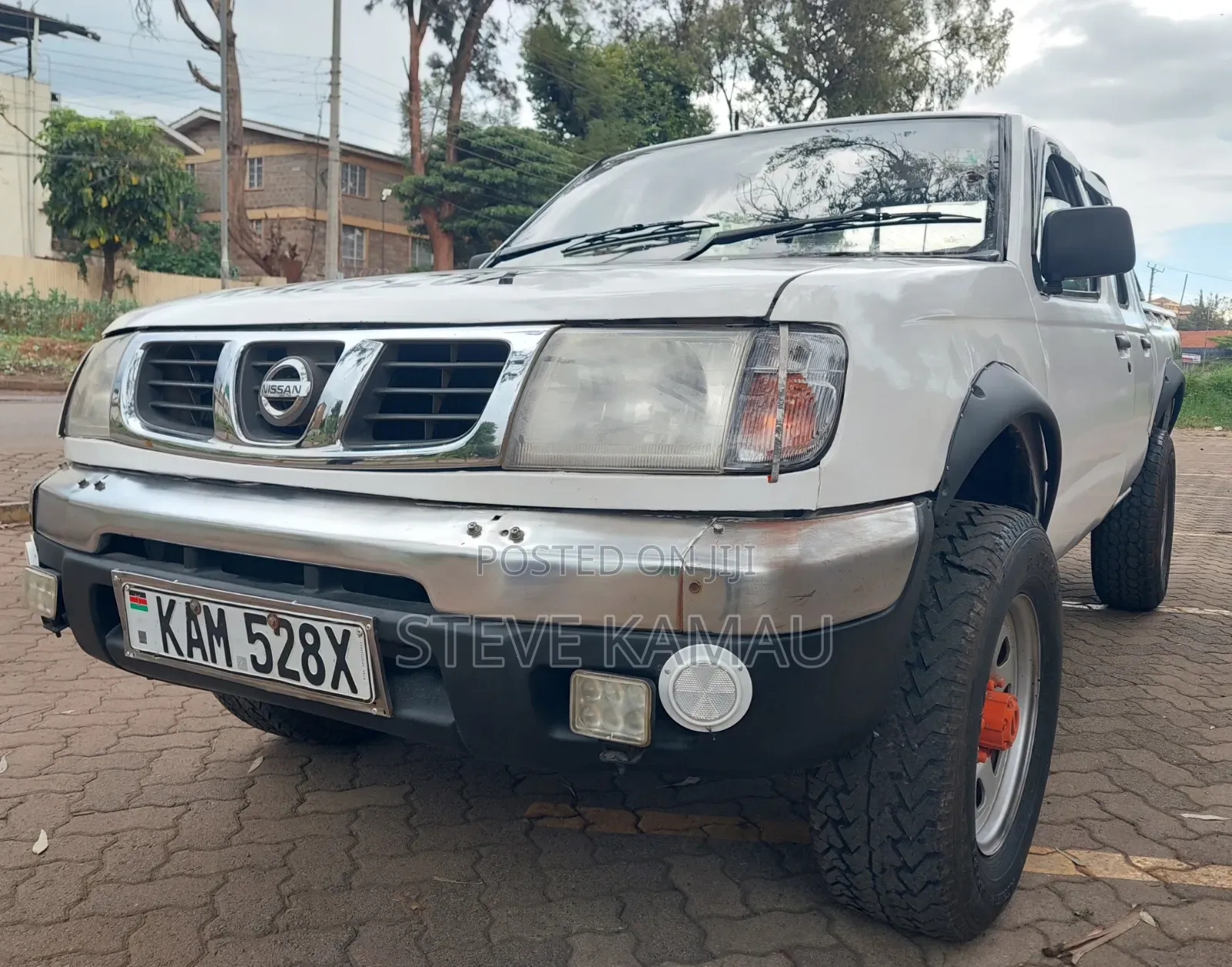 Nissan Hardbody 2000 White