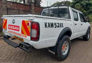 Nissan Hardbody 2000 White