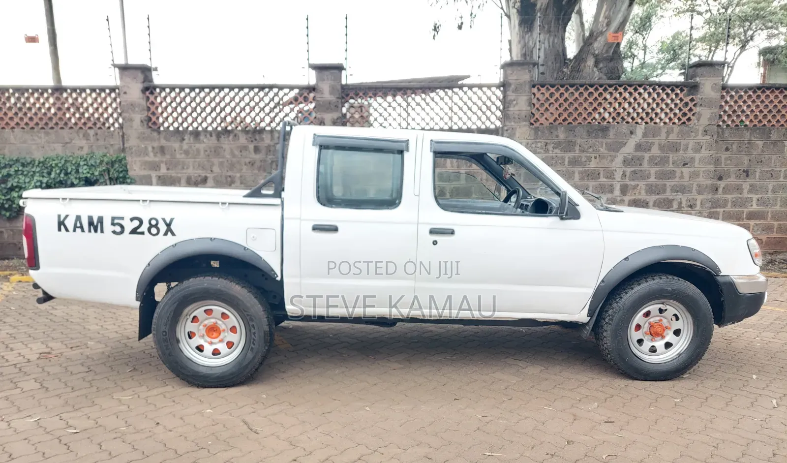 Nissan Hardbody 2000 White