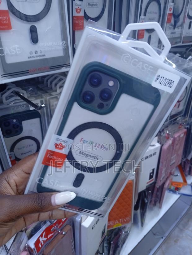 Clear Magnetic Protective Case Designed for the Apple iPhone 12 Pro. - thumbnail 2