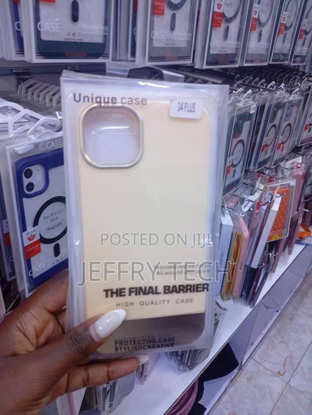 iPhone 14 Plus Protective Cover Featuring a Minimalistic Design