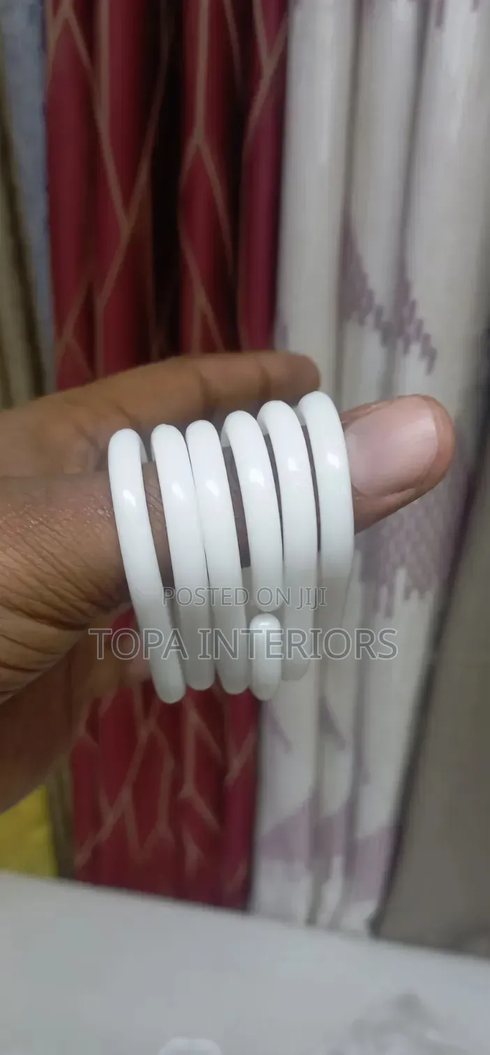 Oval Shaped White Plastic Bathroom Shower Curtain Rings
