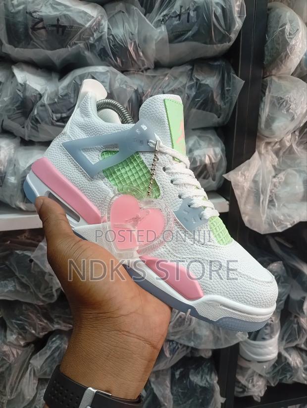 Nike Air Jordan 4 Retro "Valentine's Day"