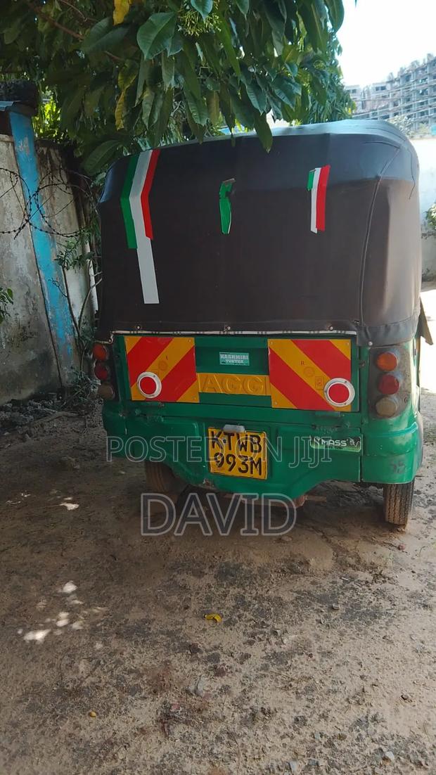 Bajaj RE 2015 Green - thumbnail 2