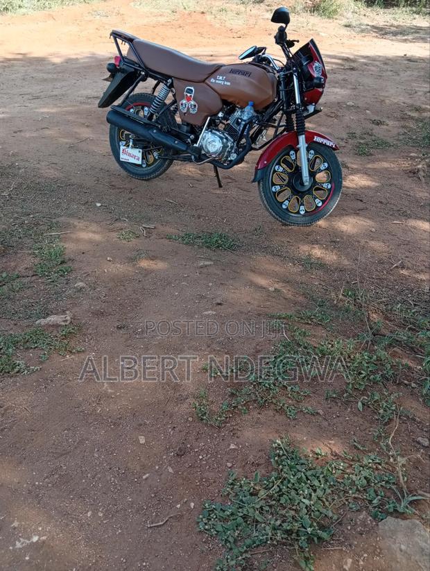 New TVS HLX 125 2025 Red - thumbnail 2