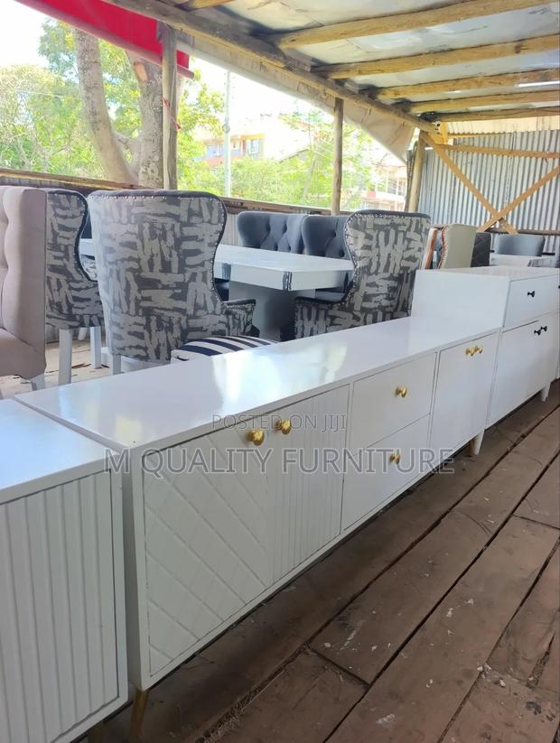 White Durable Modern Tv Stand