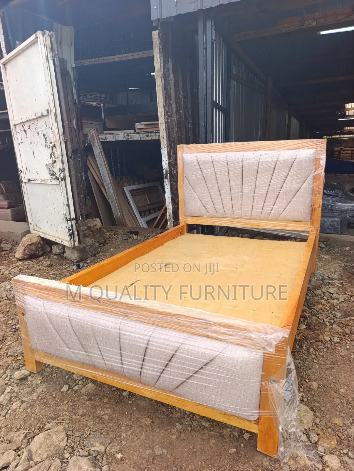 Diagonal Lined Mocket Bed