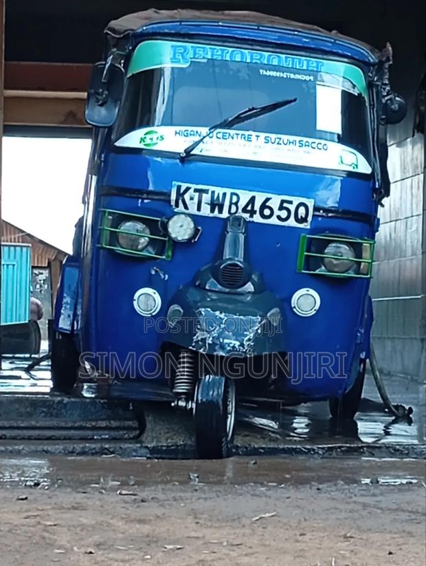 Piaggio 2018 Blue - main view