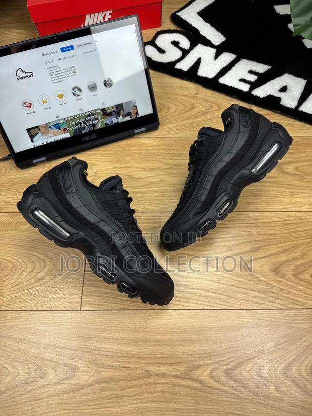 Authentic Nike Airmax 95 Tripple Black Sneakers