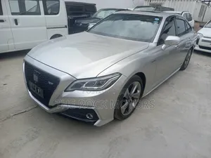 Toyota Crown 2019 Silver
