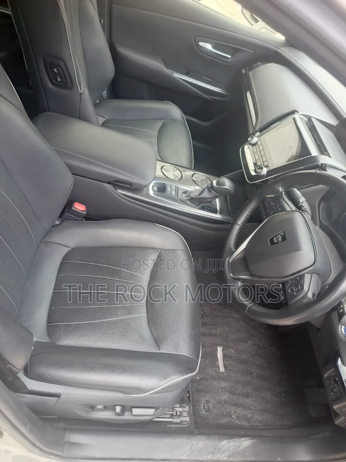 Toyota Crown 2019 Silver
