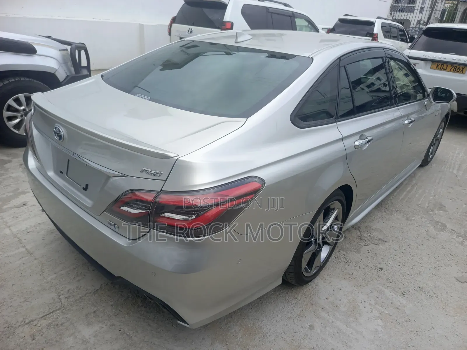 Toyota Crown 2019 Silver