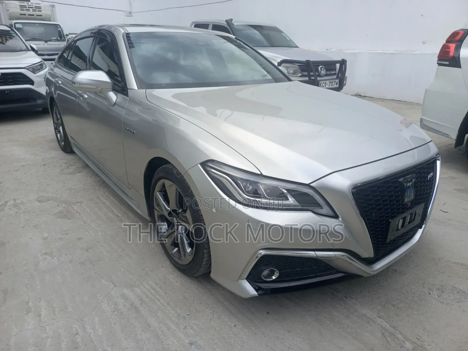 Toyota Crown 2019 Silver