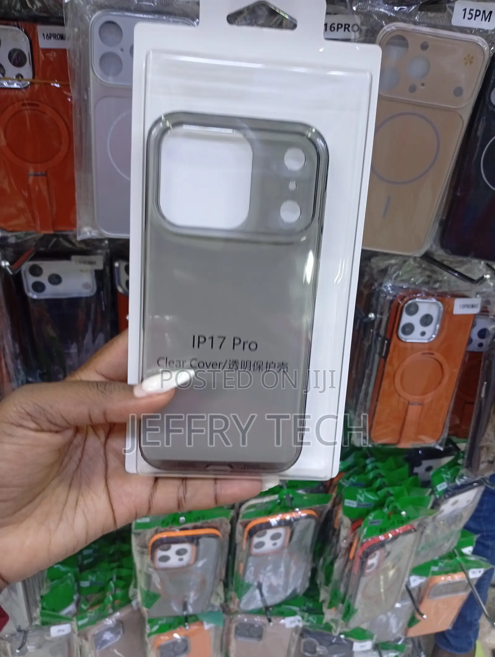 iPhone 17 Pro Transparent Case to Show the Phone's Original Color