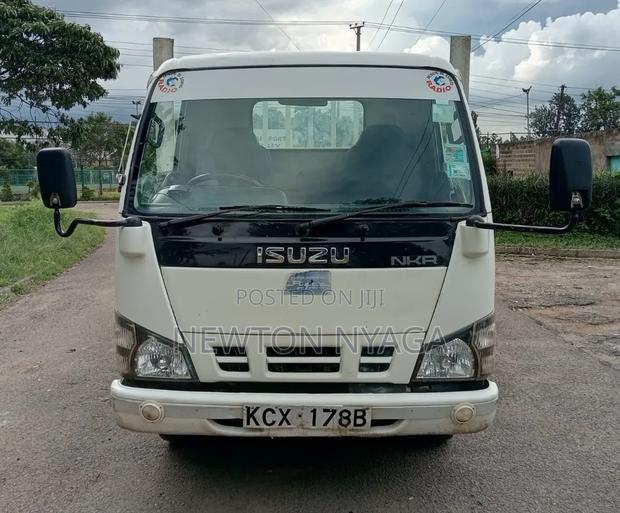 Isuzu NKR Local