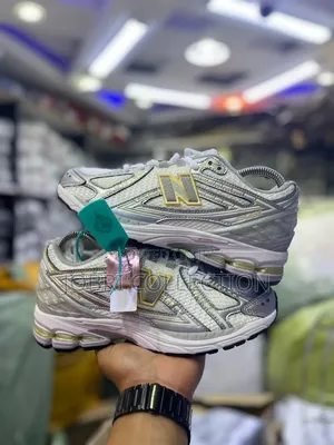 New Balance 1906r Sneakers