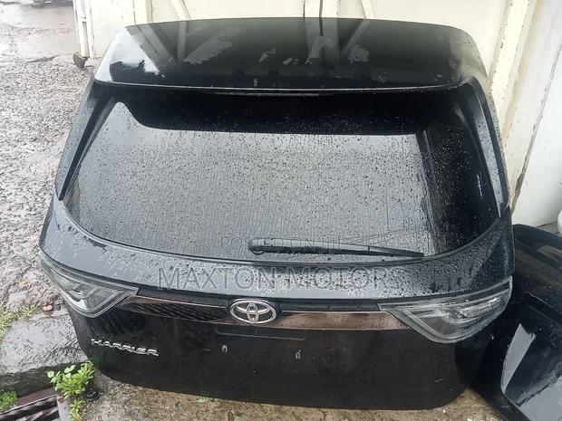 Tailgate Harrier Zsu60 Automatic ( Clear Lights)