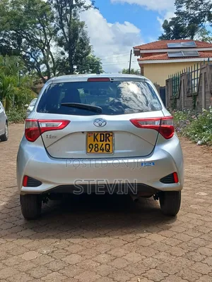 Toyota Vitz 2018 Silver